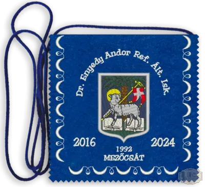 Polifilc alapon Iskolacímerrel hímzett Ballagási tarisznya, pamut zsinórral - Dr. Enyedy Andor Ref. Ált. Isk. Mezőcsát