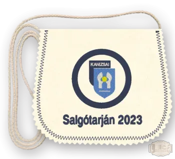 Polifilc alapon Iskolacímerrel hímzett Ballagási tarisznya, pamut zsinórral - Kanizsai Dorottya - Salgótarján