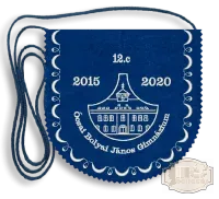 Polifilc alapon Iskolacímerrel hímzett Ballagási tarisznya, pamut zsinórral - Bolyai János Gimnázium - Ócsa