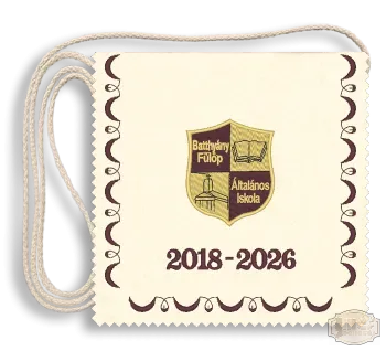 Polifilc alapon Iskolacímerrel hímzett Ballagási tarisznya, évszámpárral, pamut zsinórral - Batthyány Fülöp Ált. Isk. - Enying
