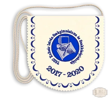 Polifilc alapú Iskolacímerrel hímzett Ballagási tarisznya, pamut zsinórral - Kultsár István Szakgimnázium - Kormárom