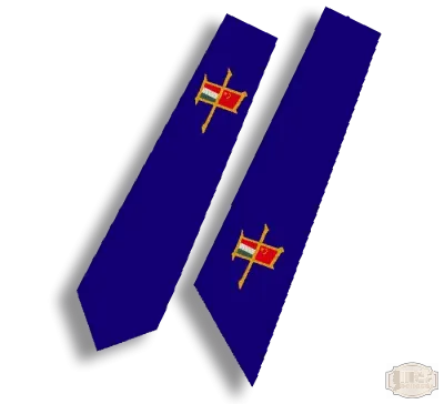 Nyakkendő hímzett iskolaemblémával