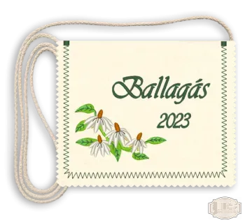 Virágmintás ballagási tarisznya - fehér virággal, ballagás felirattal, évszámmal