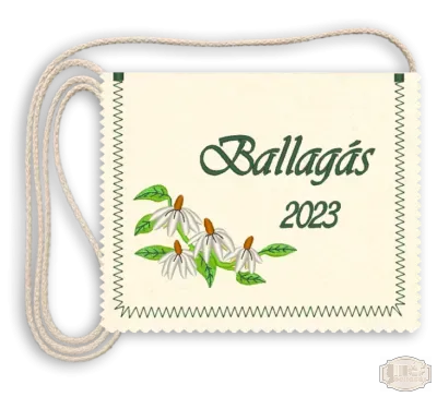 Virágmintás ballagási tarisznya - fehér virággal, ballagás felirattal, évszámmal