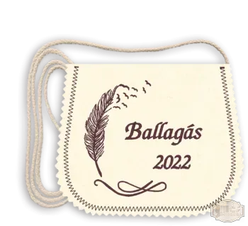 Olcsóbb ballagási tarisznya. Polifilc alapon egyszerű hímzett.pamut zsinórral.